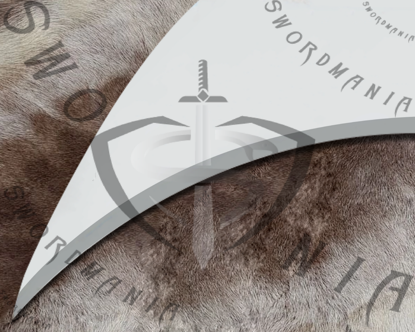 Knife is an enchanting blend of Klingon craftsmanship and bravery. Its forged blade features the exquisite high polish finish