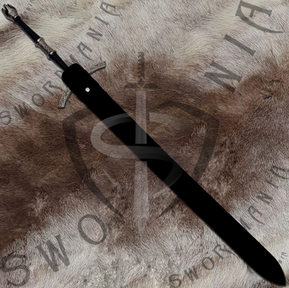  Witch King sword is made up crafted sheath, meticulously designed to provide both protection for the blade and a showcase for its exquisite craftsmanship. The sheath is hand-stitched leather, creating a harmonious ensemble with the sword.