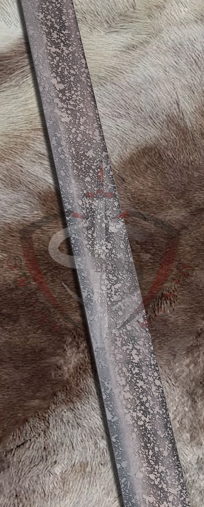 The blade has typical Mordor coupled with acidic finish that pays homage to Sauron's armies lead by the Dark Lord Witch-King.