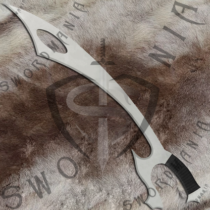 The forged blade features the exquisite high polish finish that is edged and for its safety during carriage and cosplay, we offer a free complimentary stitched sheath with pure leather to perfectly couple the high quality.